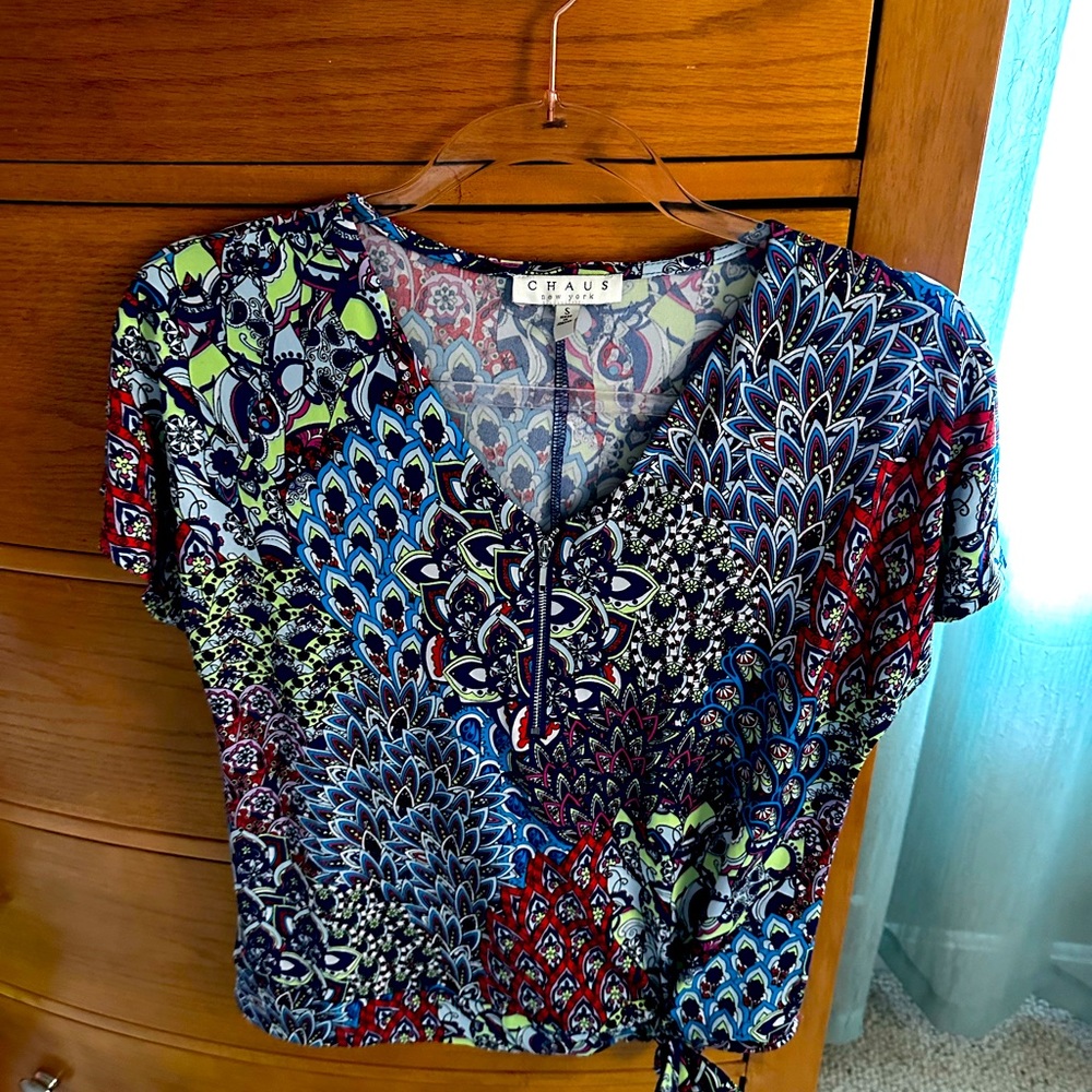 Chaus women’s S 1/4 zip accent abstract pattern print knit blouse,worn once
